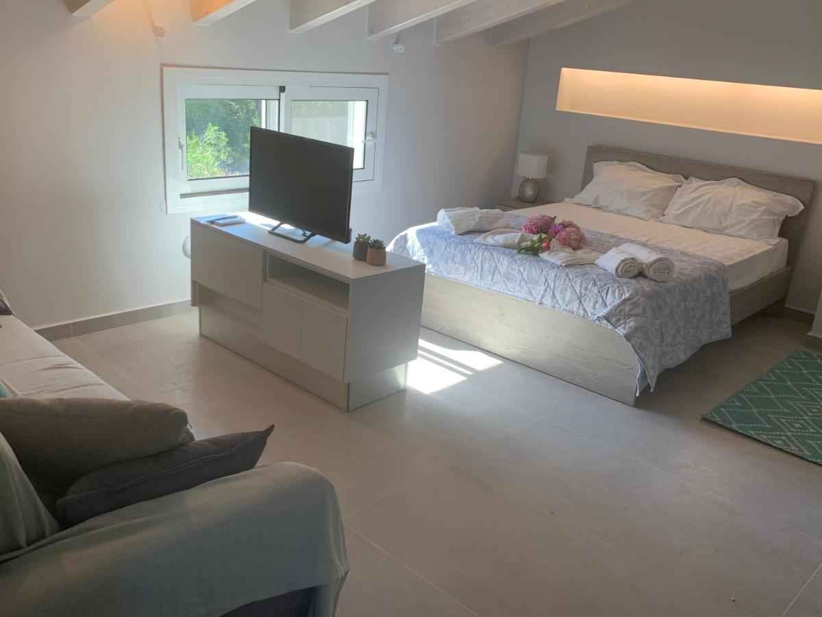 Terpsichore Boutique Bright New Sofita Studios And Appartment Dassia  Buitenkant foto
