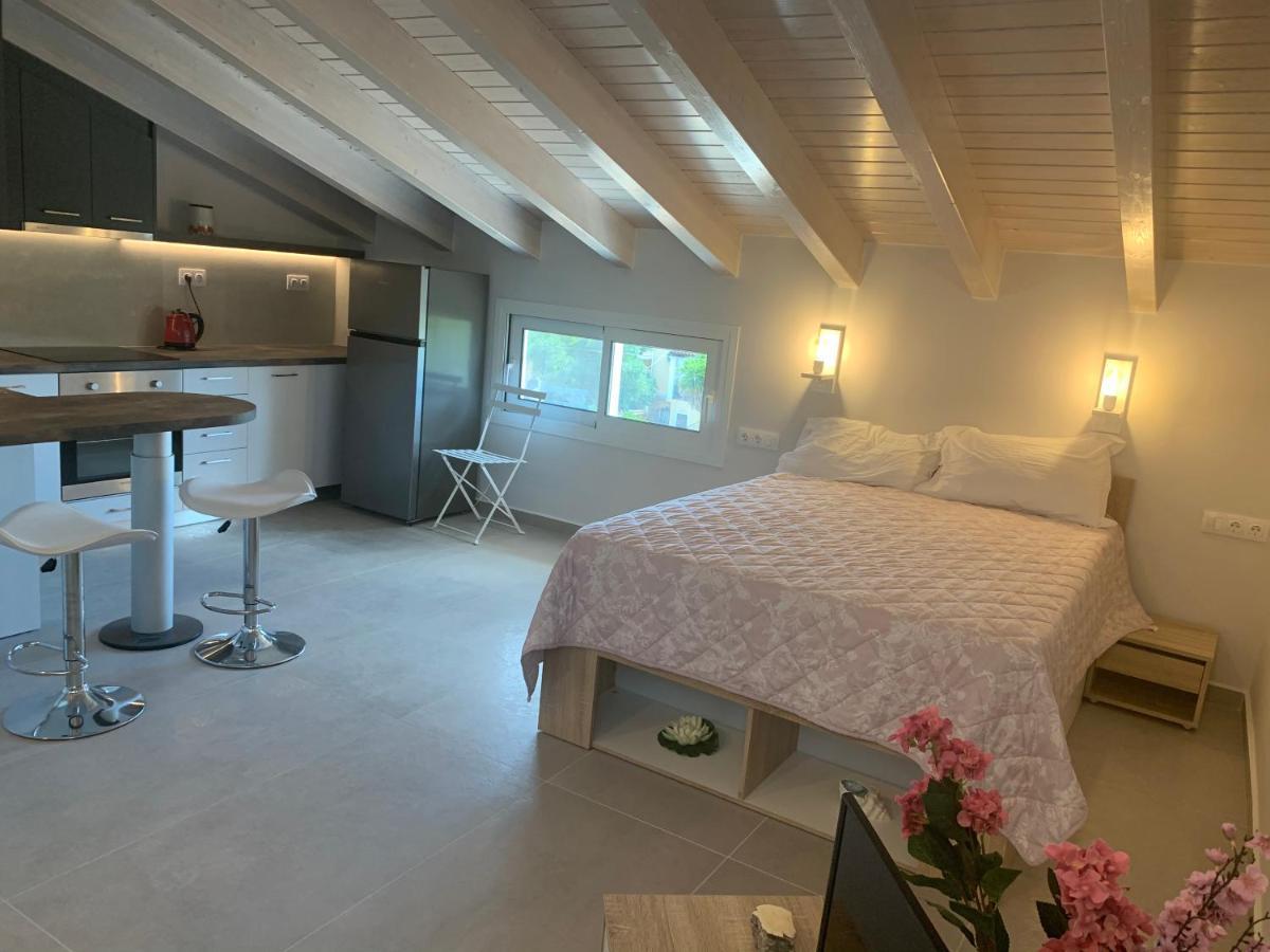 Terpsichore Boutique Bright New Sofita Studios And Appartment Dassia  Buitenkant foto